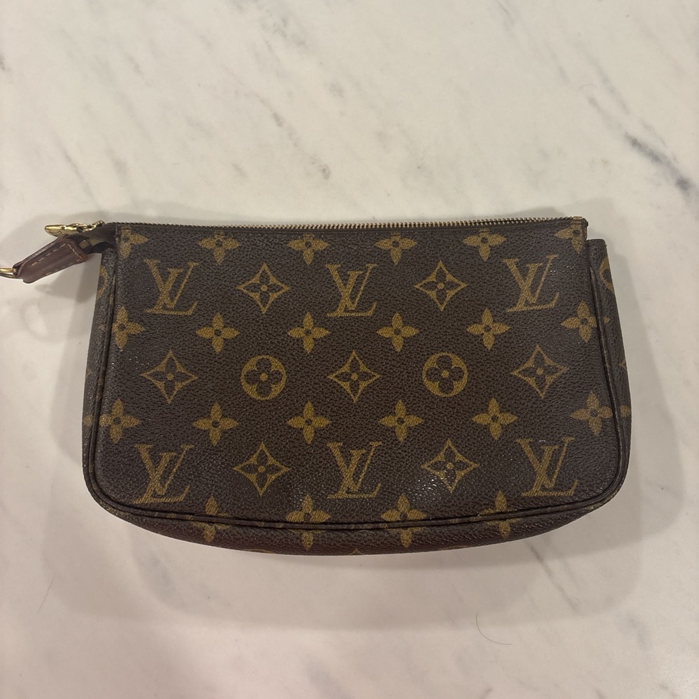 Authentic Louis Vuitton Pochette